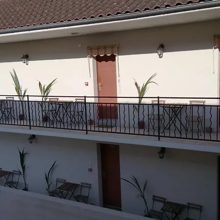 Hotel Montespan 3*