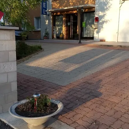 Hotel Montespan Lussac-les-Châteaux